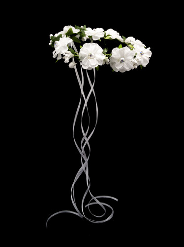 Beautiful-garland-made-of-flowers-with-pearl-and-jet.jpg