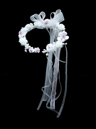 Delicate-communion-garland-in-white-rose-colour.jpg