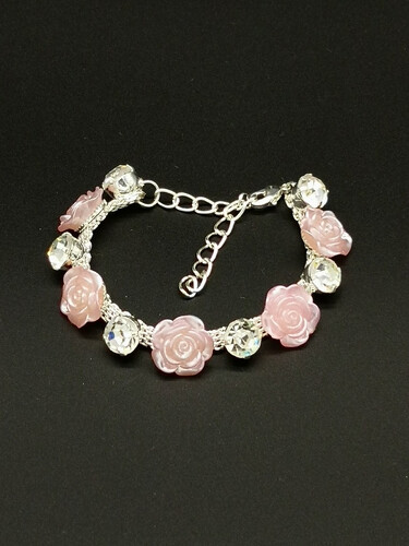 Bracelet-with-crystals-and-rose-petals.jpg